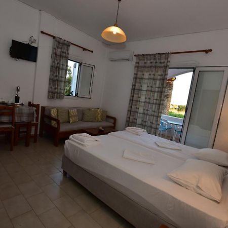Morpheas Rooms Palaiochora Exterior foto